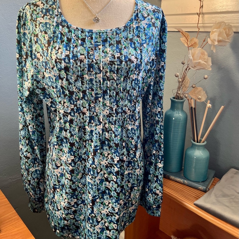 NWT-Fantaslook,Floral Blue Women's Top, size L